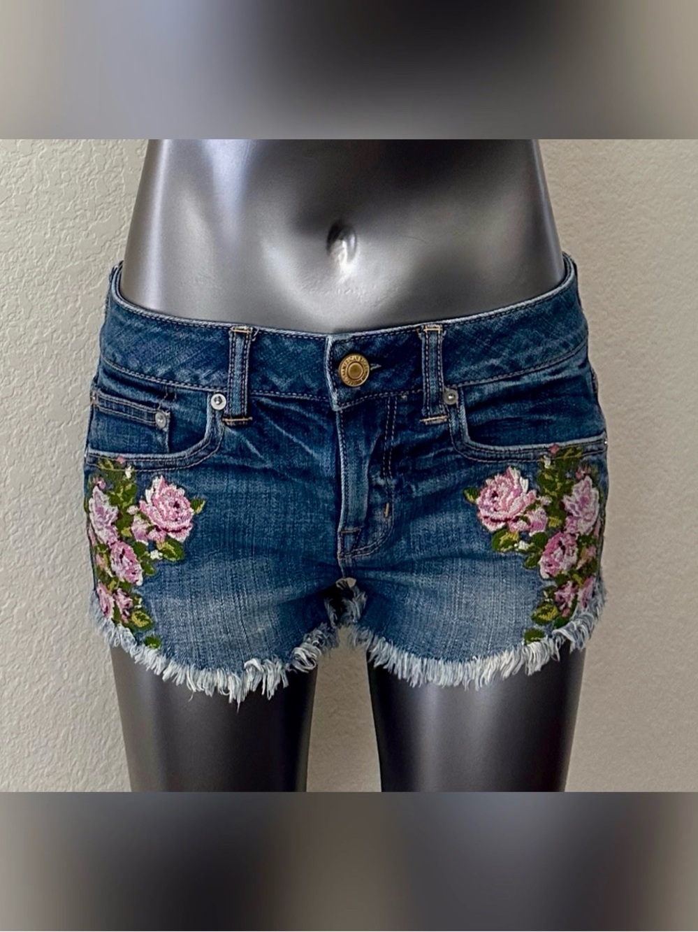 American Eagle Embroidered Shorts Sz0